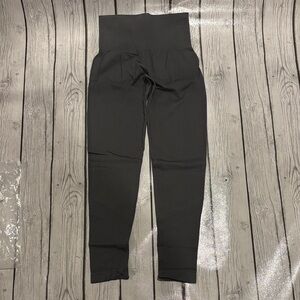 Non branded women’s size small booty cinch leggings gray